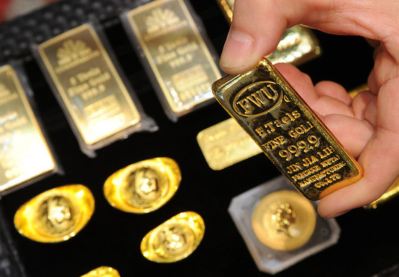 全球热钱正涌入黄金 而散户正在卖出黄金